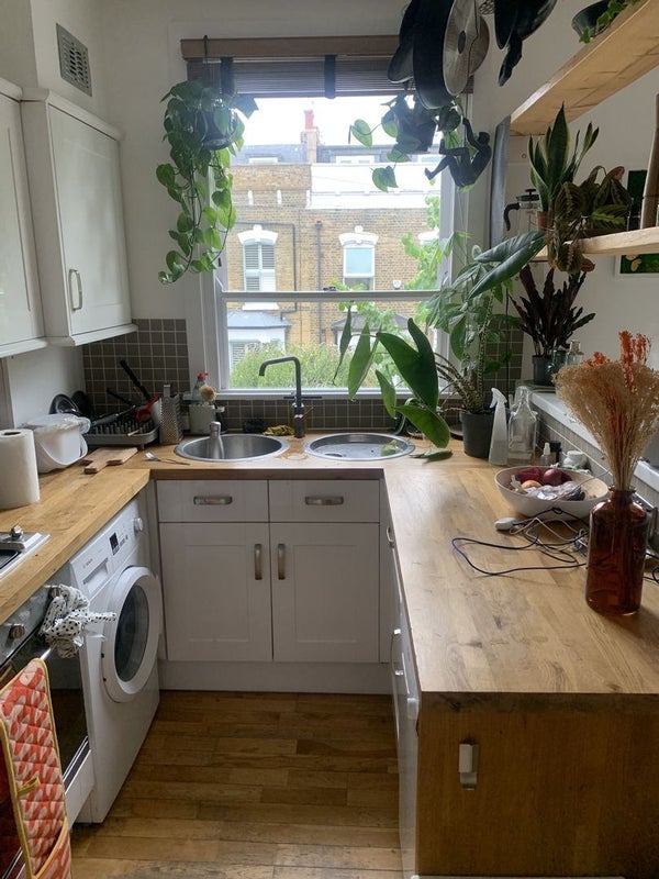 Flat Narford Road in Greater London