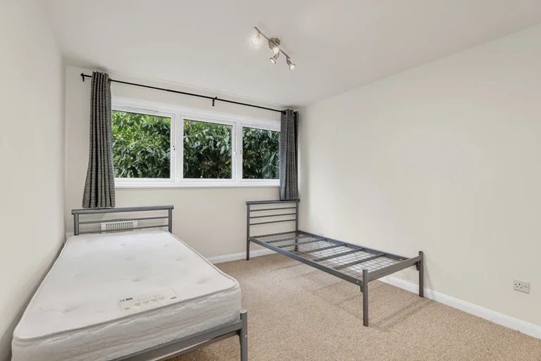 Flat Uxbridge Road in Greater London
