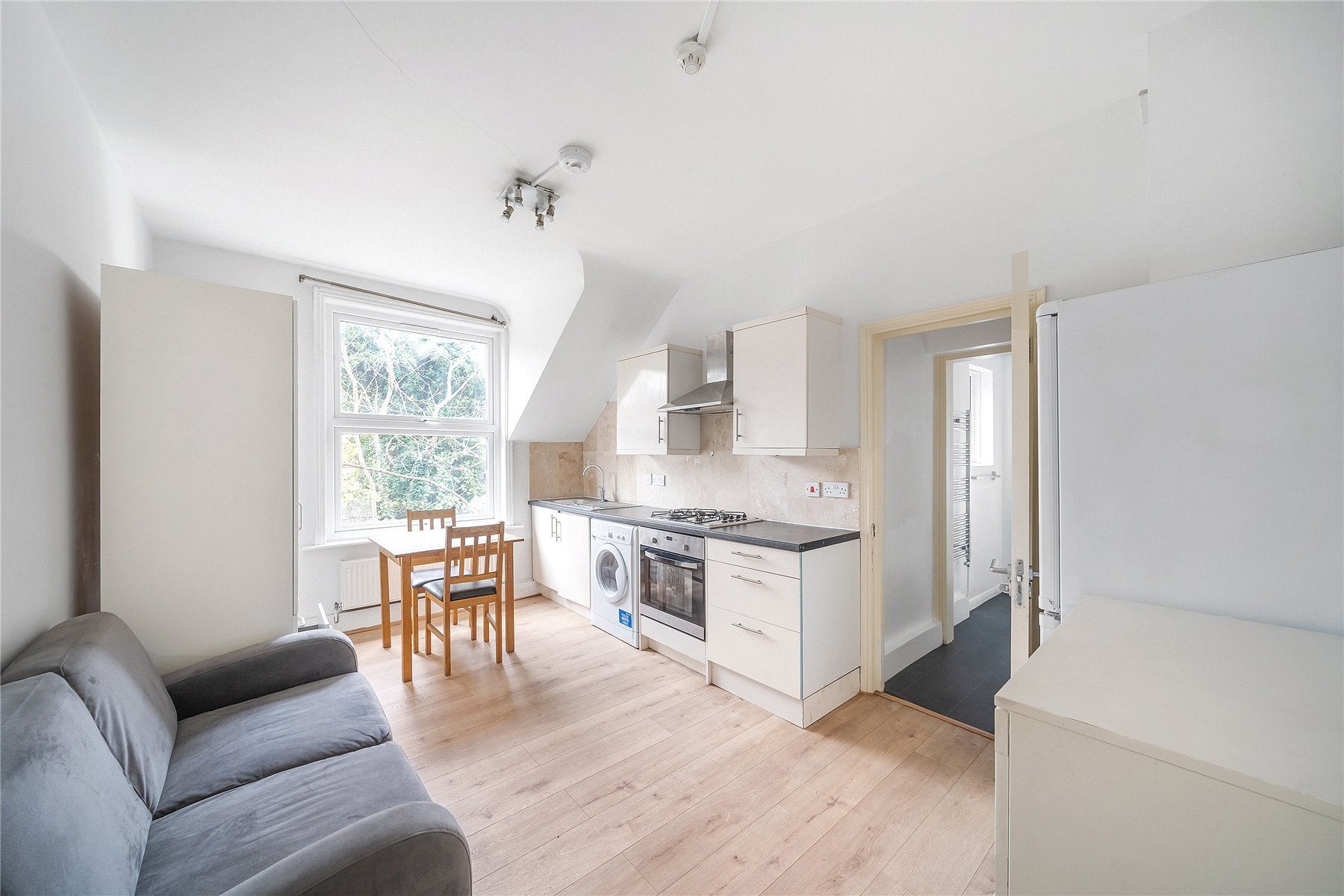 Flat Aldrington Road in Greater London