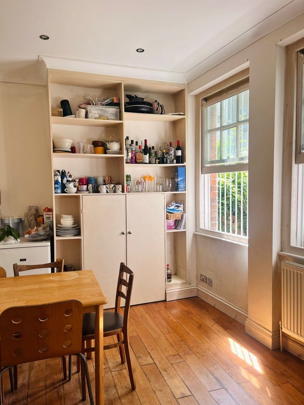 Room Fieldway Crescent in Greater London