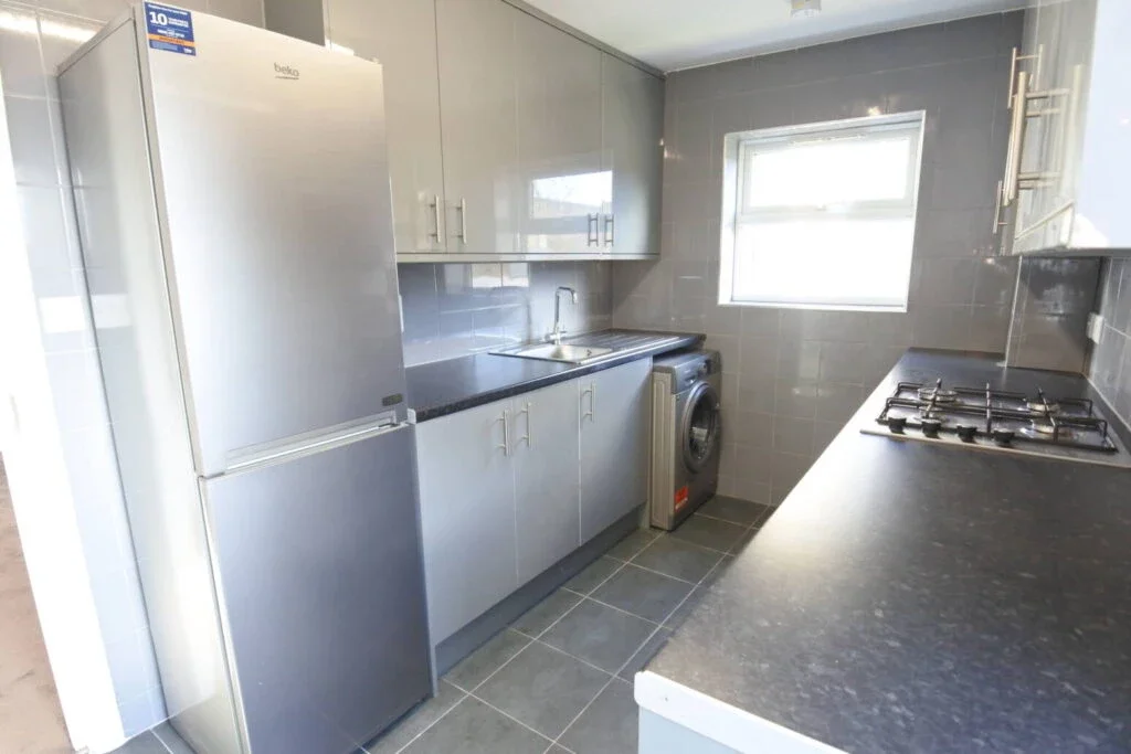 Flat Chaplin Road in Greater London
