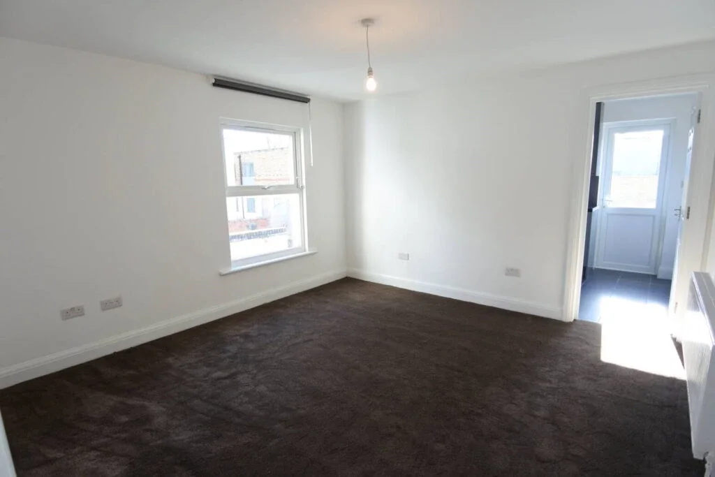 Flat Chaplin Road in Greater London