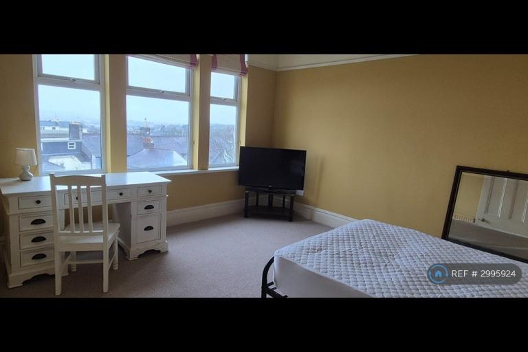 Room Lockyer Road in Plymouth