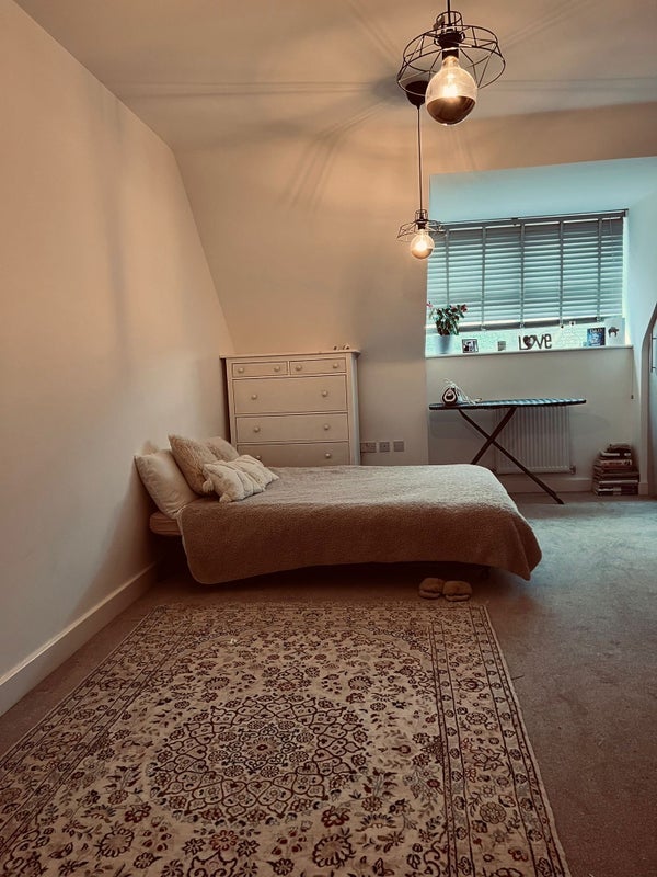 Room Asket Drive in Leeds
