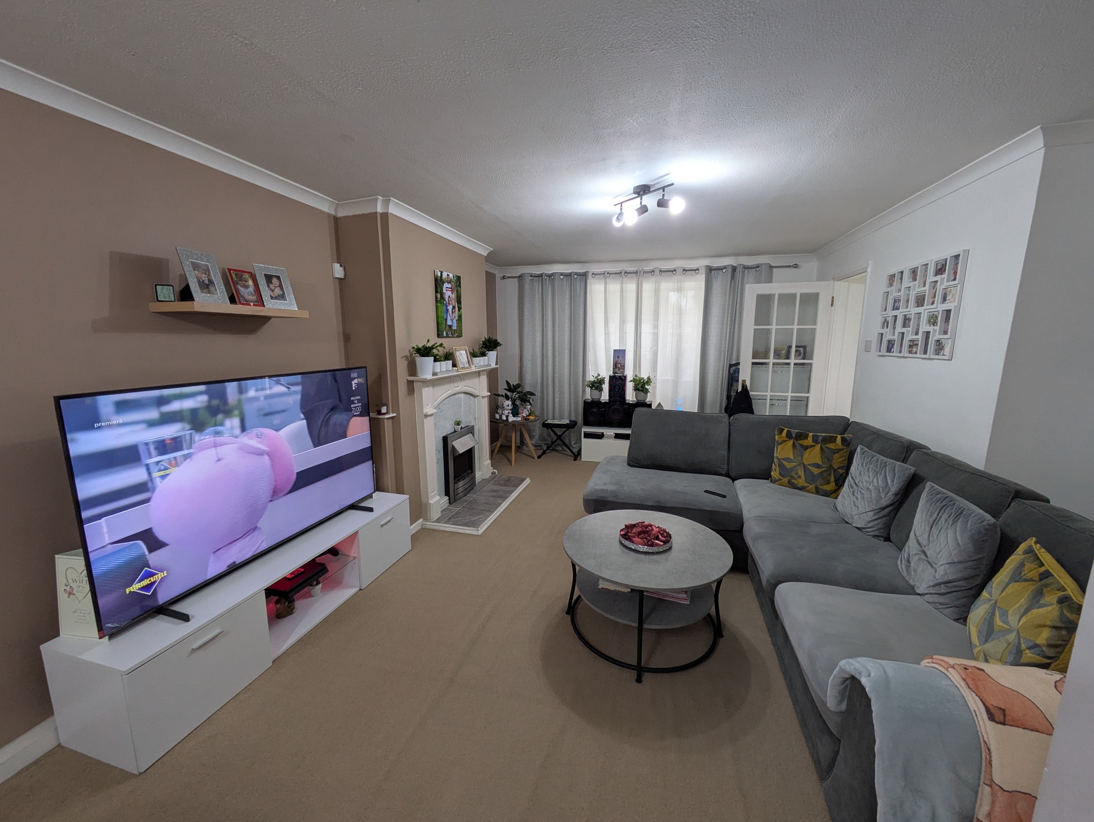 House Lyndhurst Close in Crawley