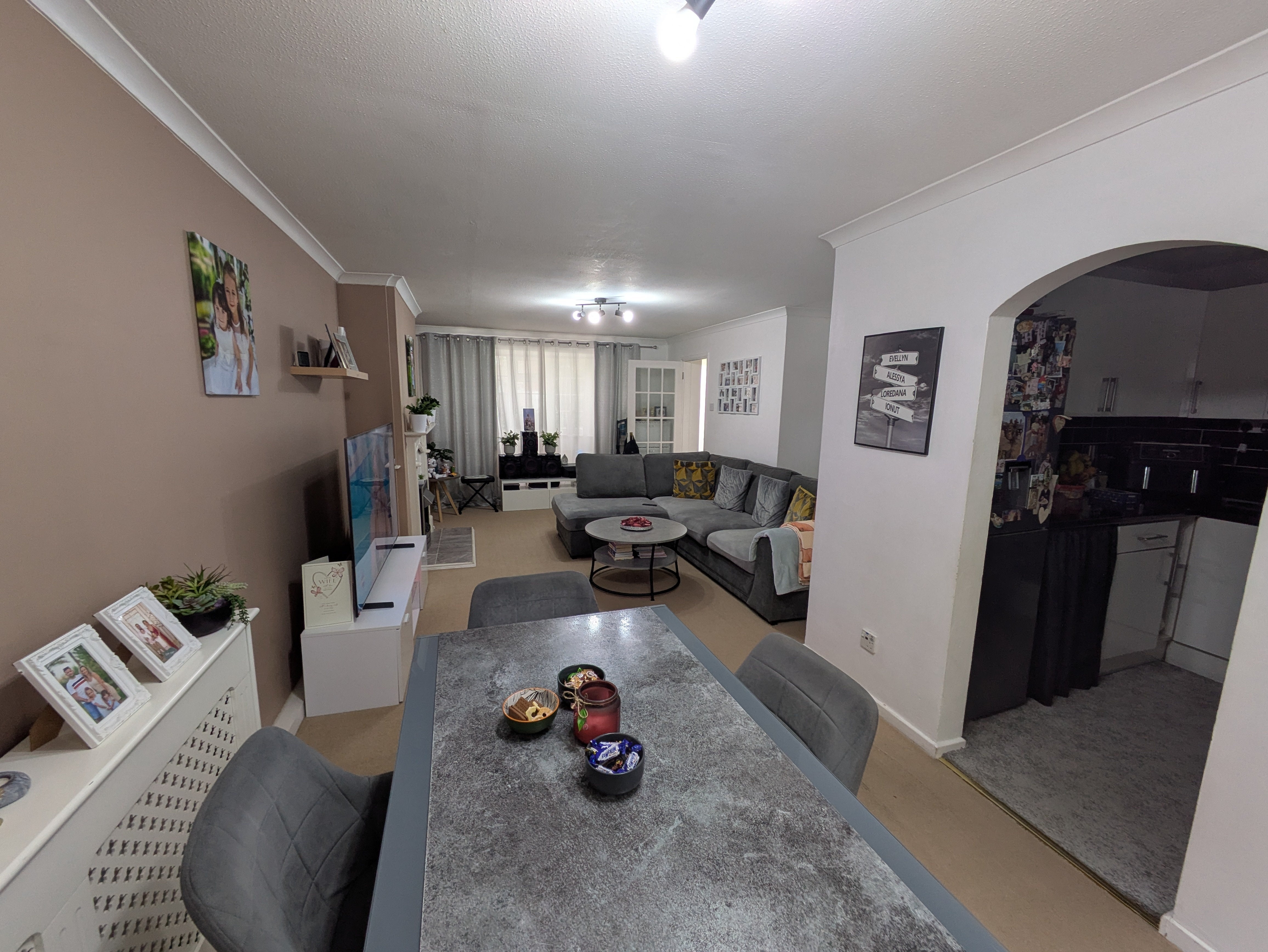 House Lyndhurst Close in Crawley