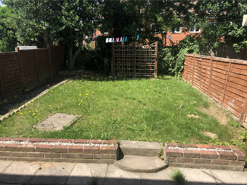 House Lyndhurst Close in Crawley