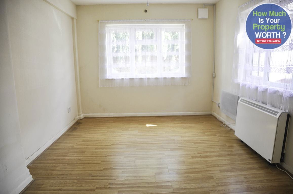 Flat Howard Avenue in Bedford