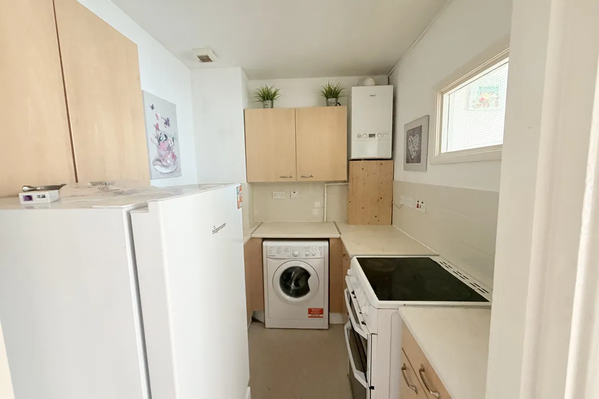 Flat Glenfield Road in Leicester
