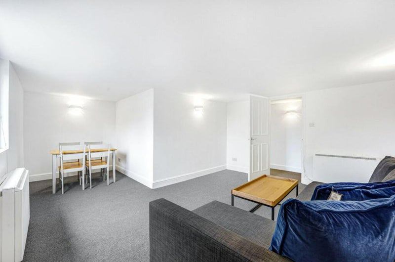 Flat Austin Road in Greater London