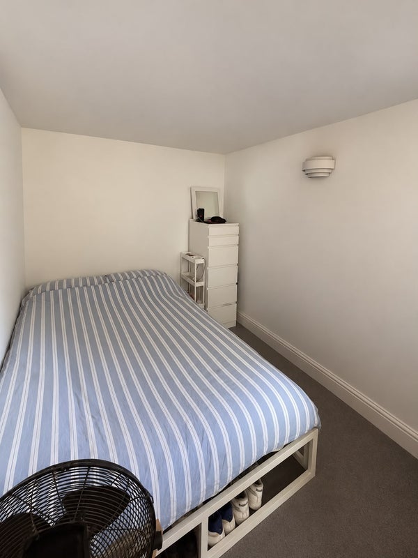 Flat Austin Road in Greater London