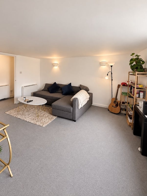 Flat Austin Road in Greater London