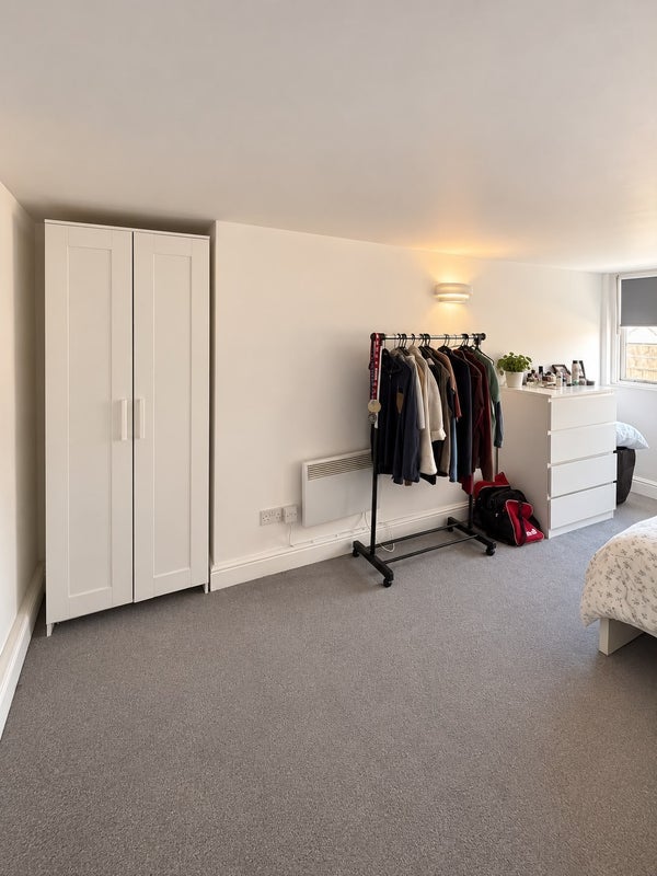 Flat Austin Road in Greater London