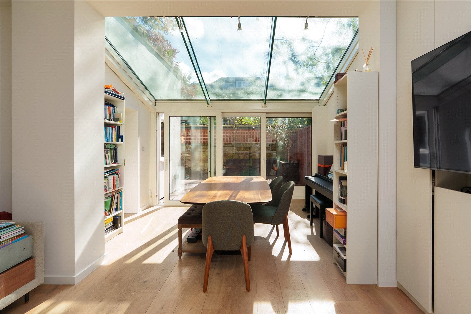 Flat Howitt Road in Greater London