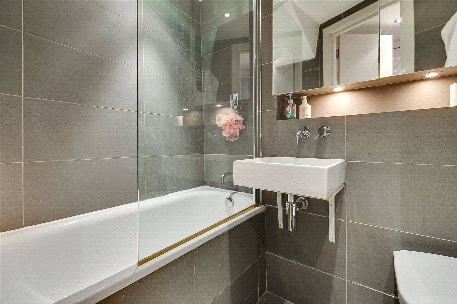 Flat Chepstow Road in City of Westminster