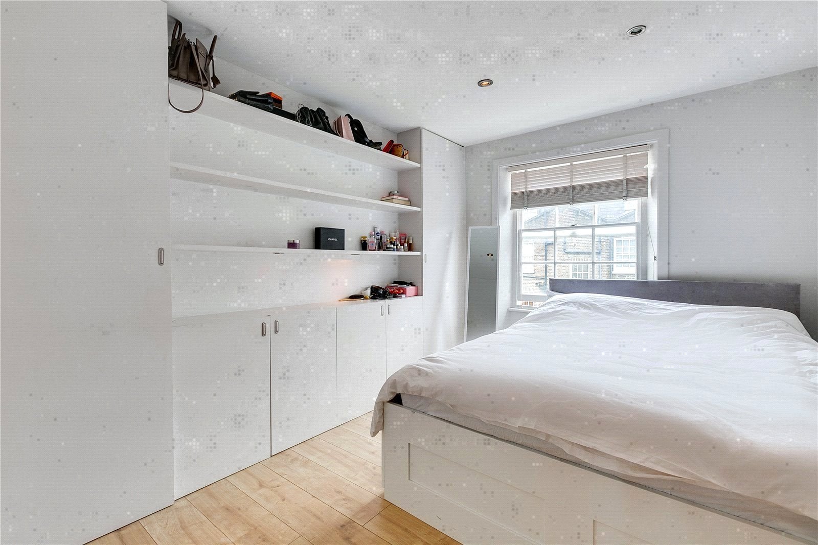 Flat Chepstow Road in City of Westminster