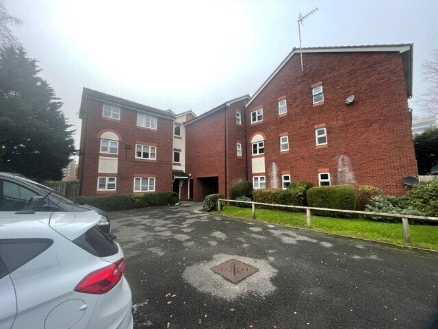 Flat Captains Place in Southampton