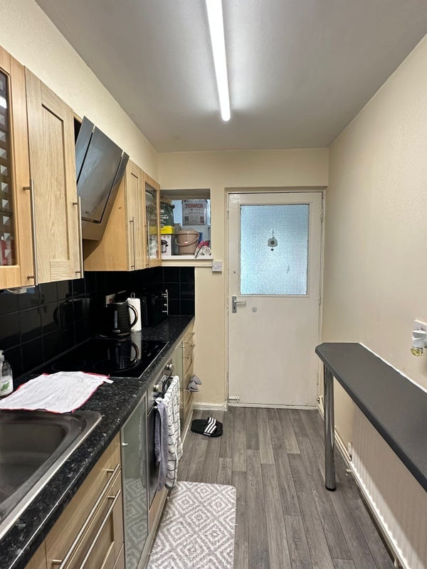 Flat Ridgeside in Crawley