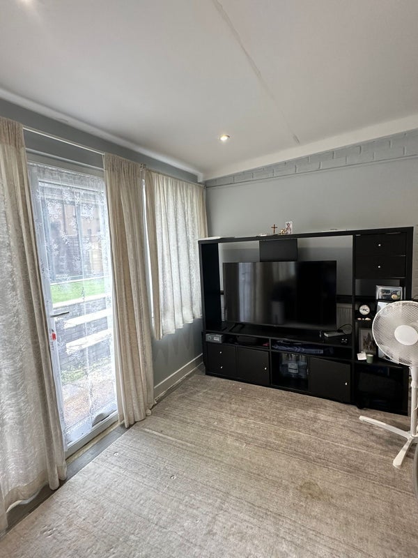Flat Ridgeside in Crawley