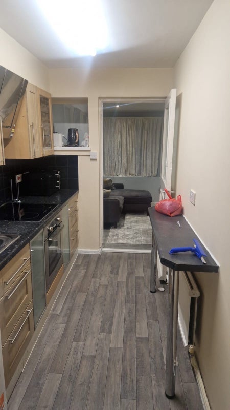 Flat Ridgeside in Crawley