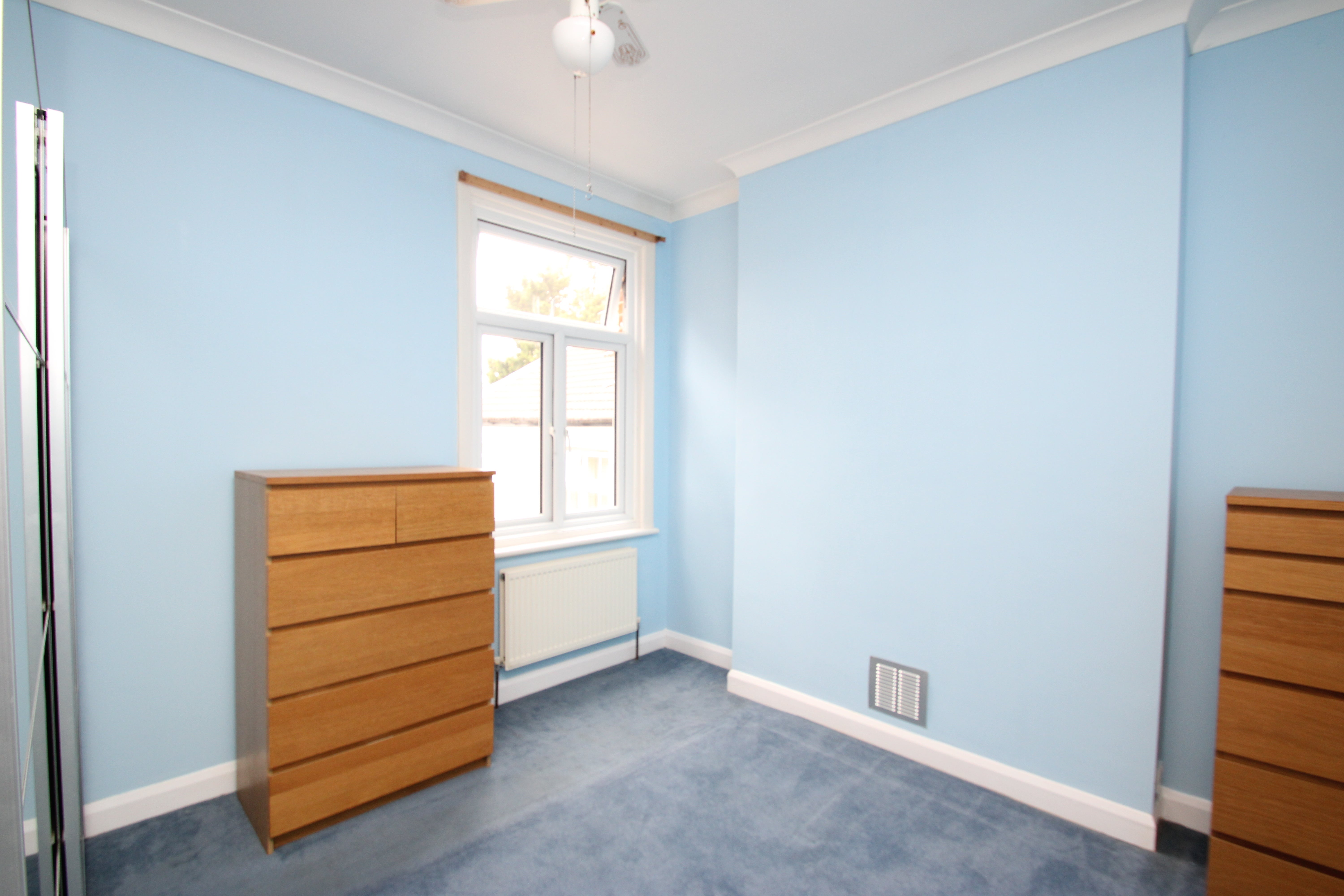 Flat Grange Road in Greater London