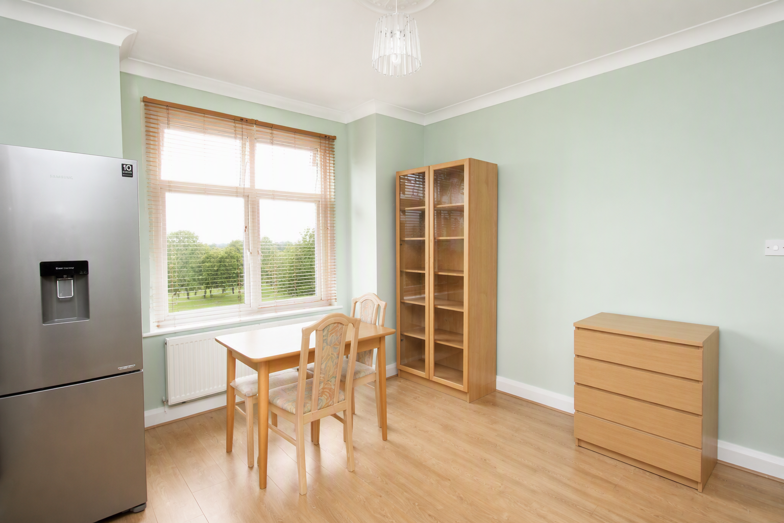 Flat Grange Road in Greater London