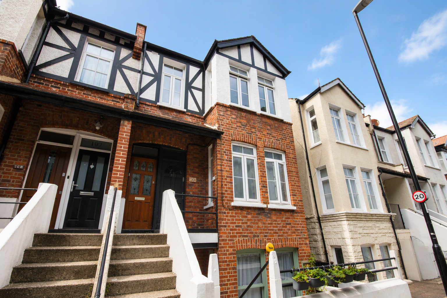Flat Grange Road in Greater London