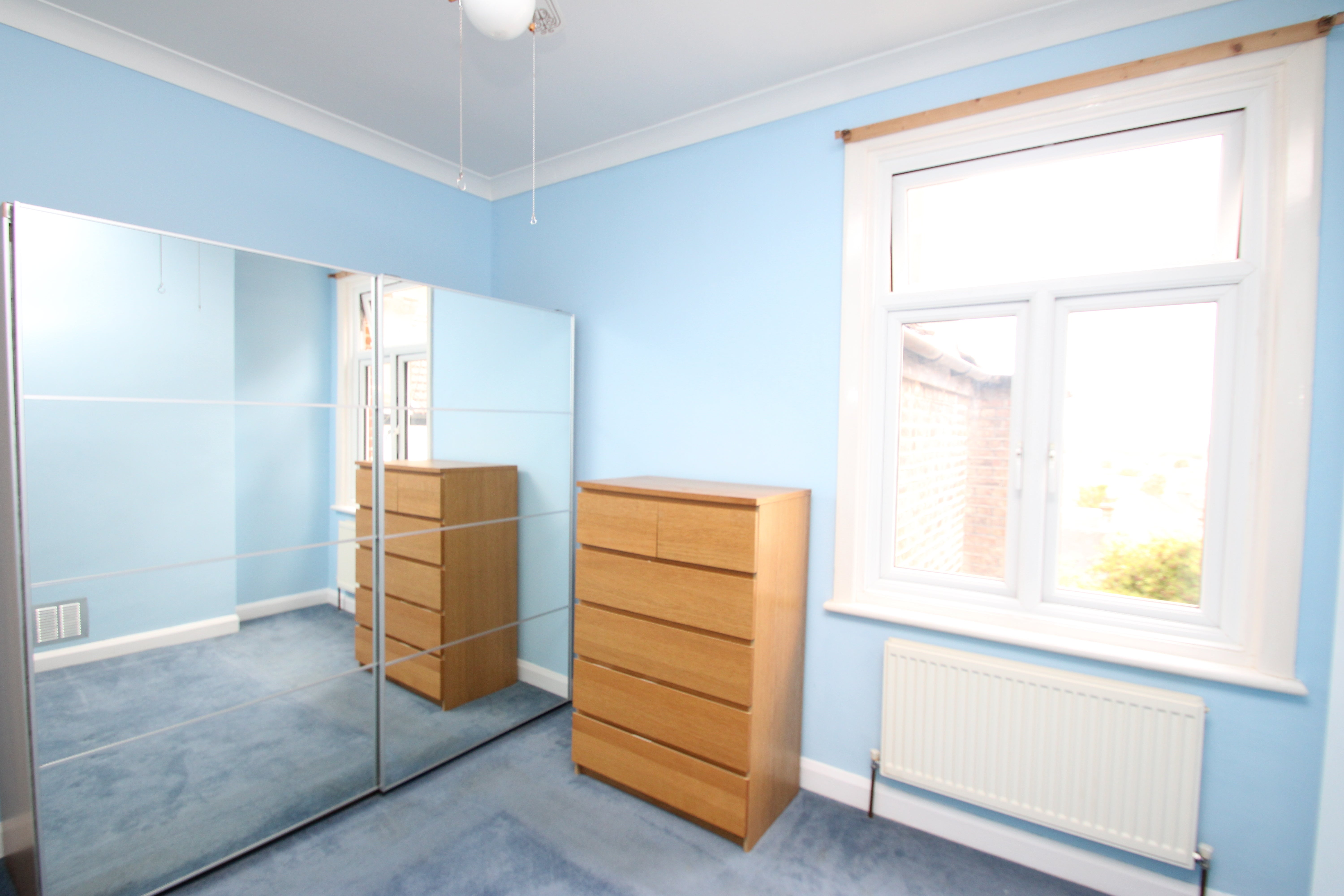 Flat Grange Road in Greater London
