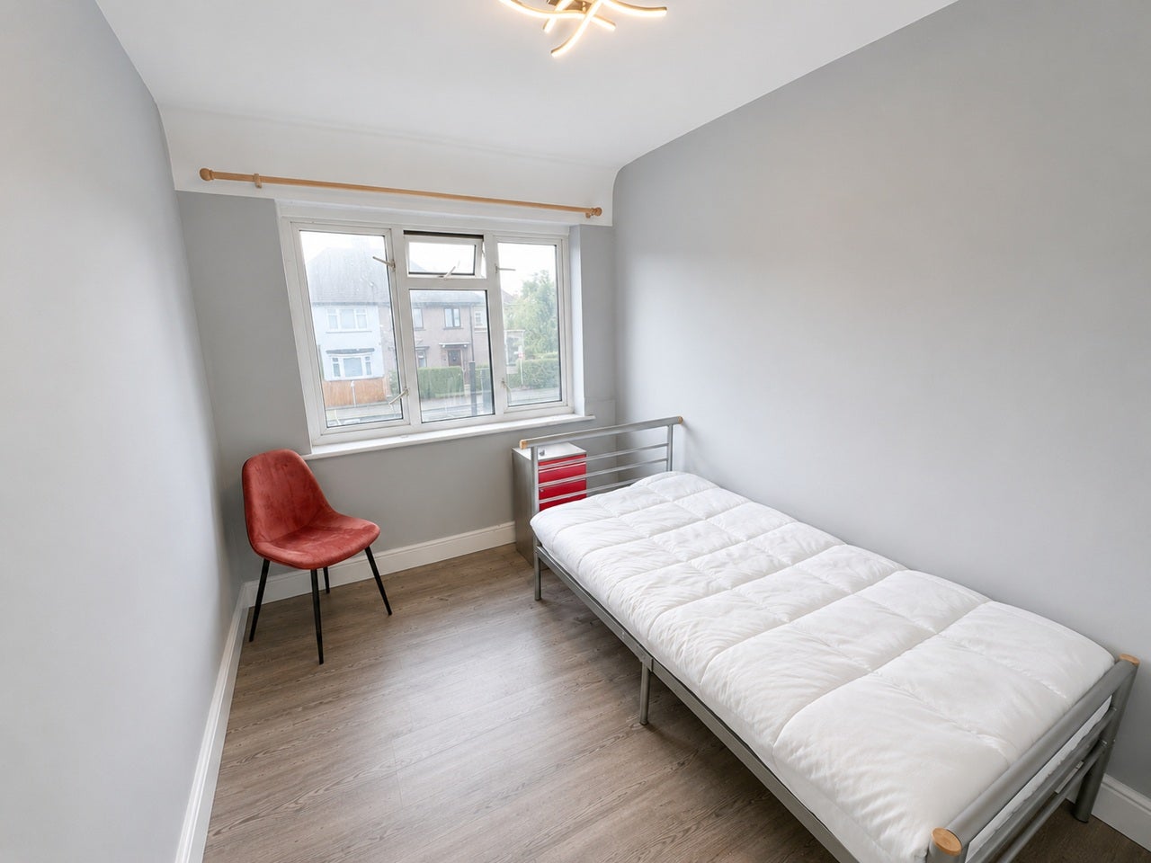 Flat Harlington Road West in Greater London