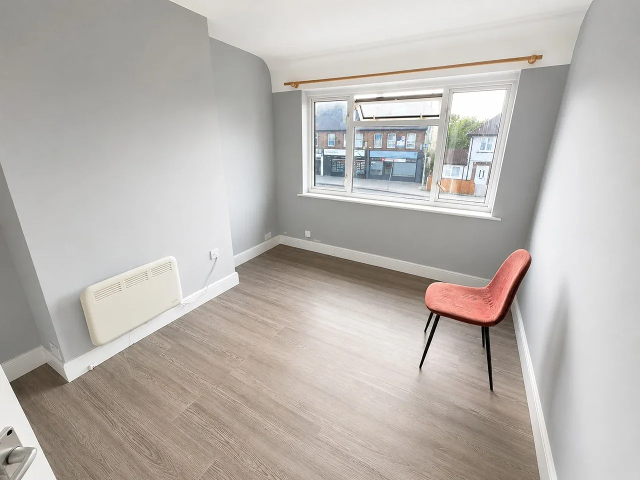 Flat Harlington Road West in Greater London