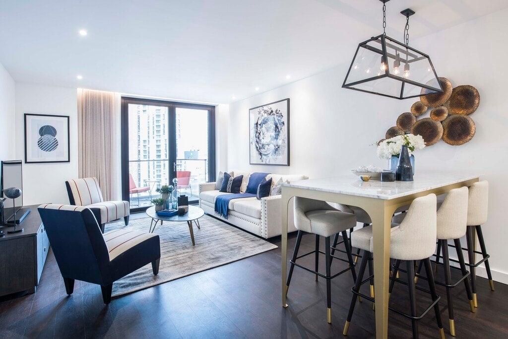 Flat Ponton Road in Greater London