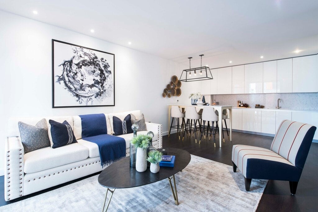 Flat Ponton Road in Greater London