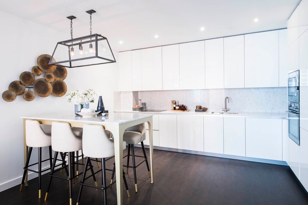 Flat Ponton Road in Greater London
