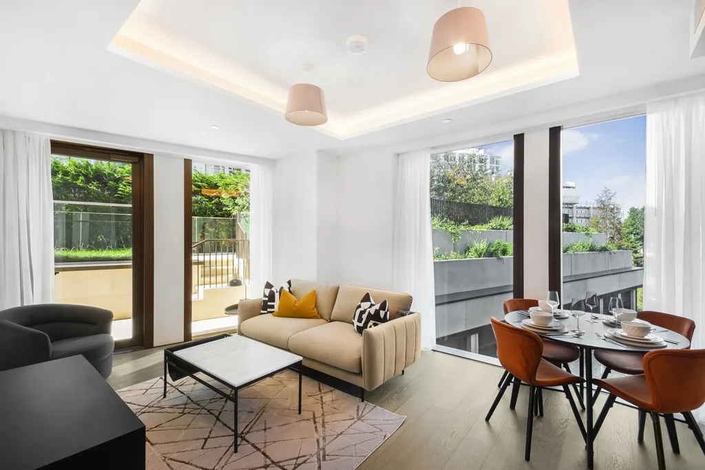 Flat Carnation Way in Greater London