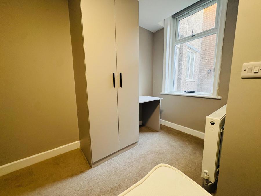 Room Sunderland Road in Gateshead