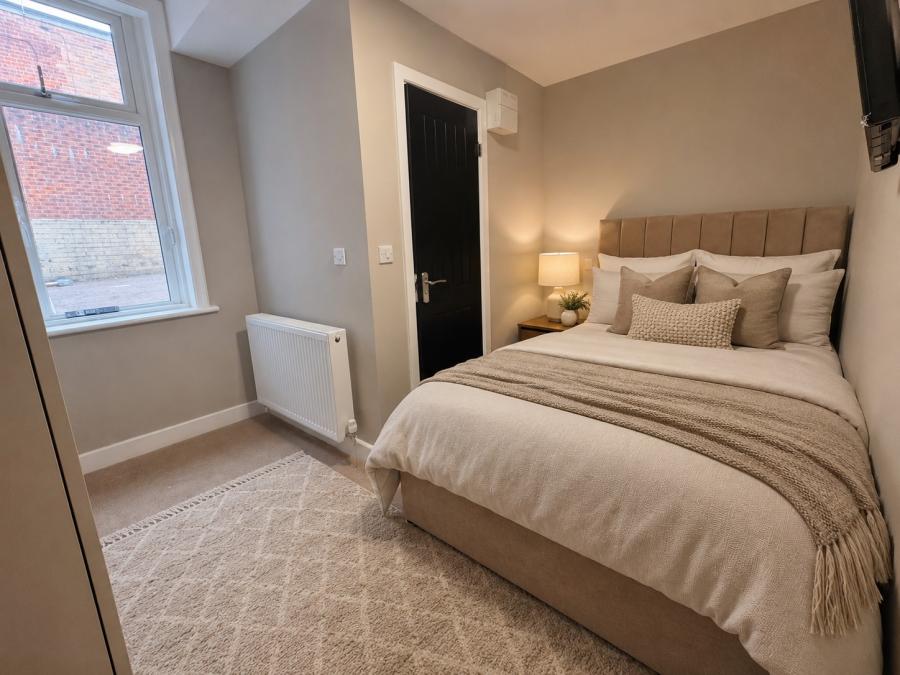 Room Sunderland Road in Gateshead