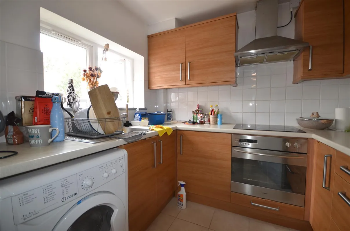 Flat Kenton Road in Greater London