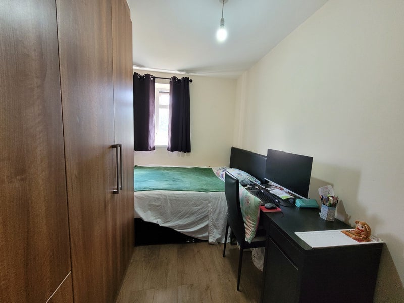 Room Gataker Street in Greater London