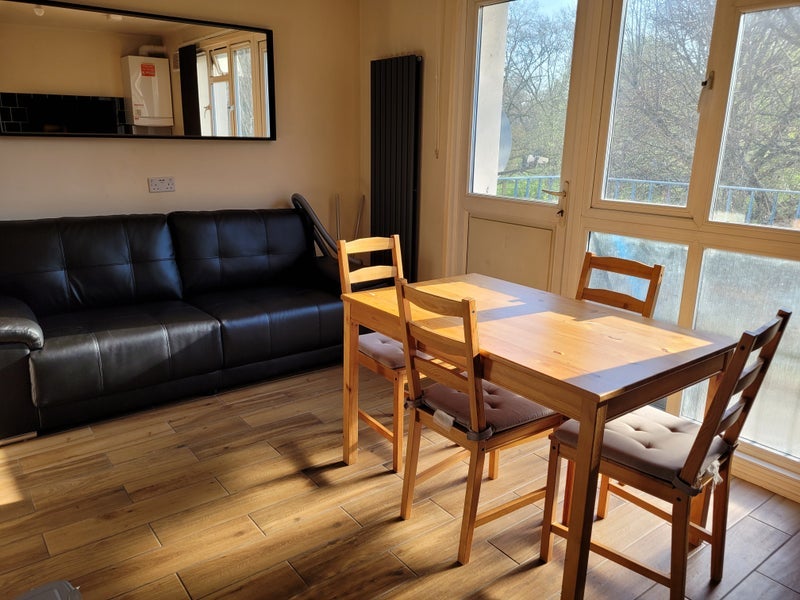 Room Gataker Street in Greater London