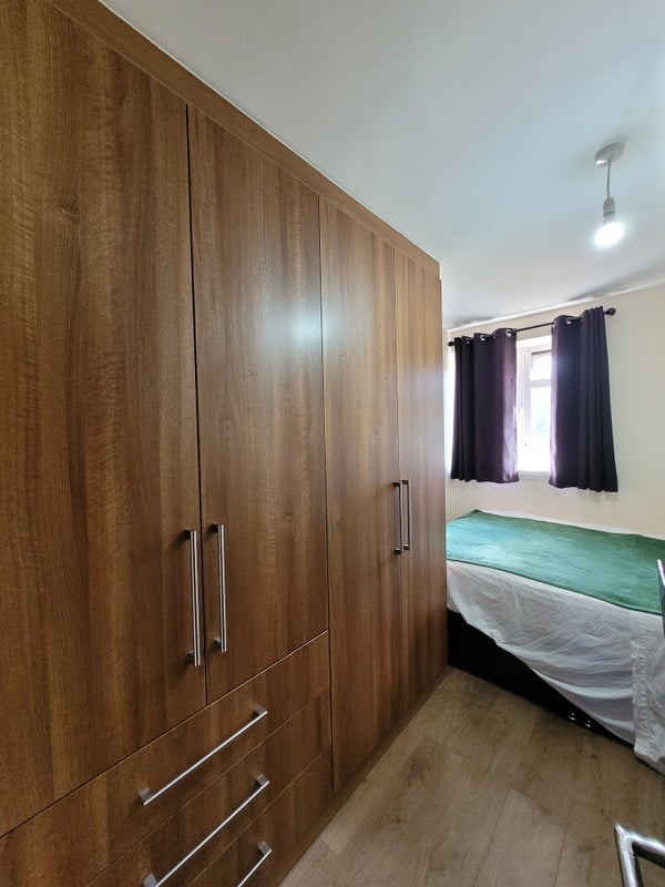 Room Gataker Street in Greater London