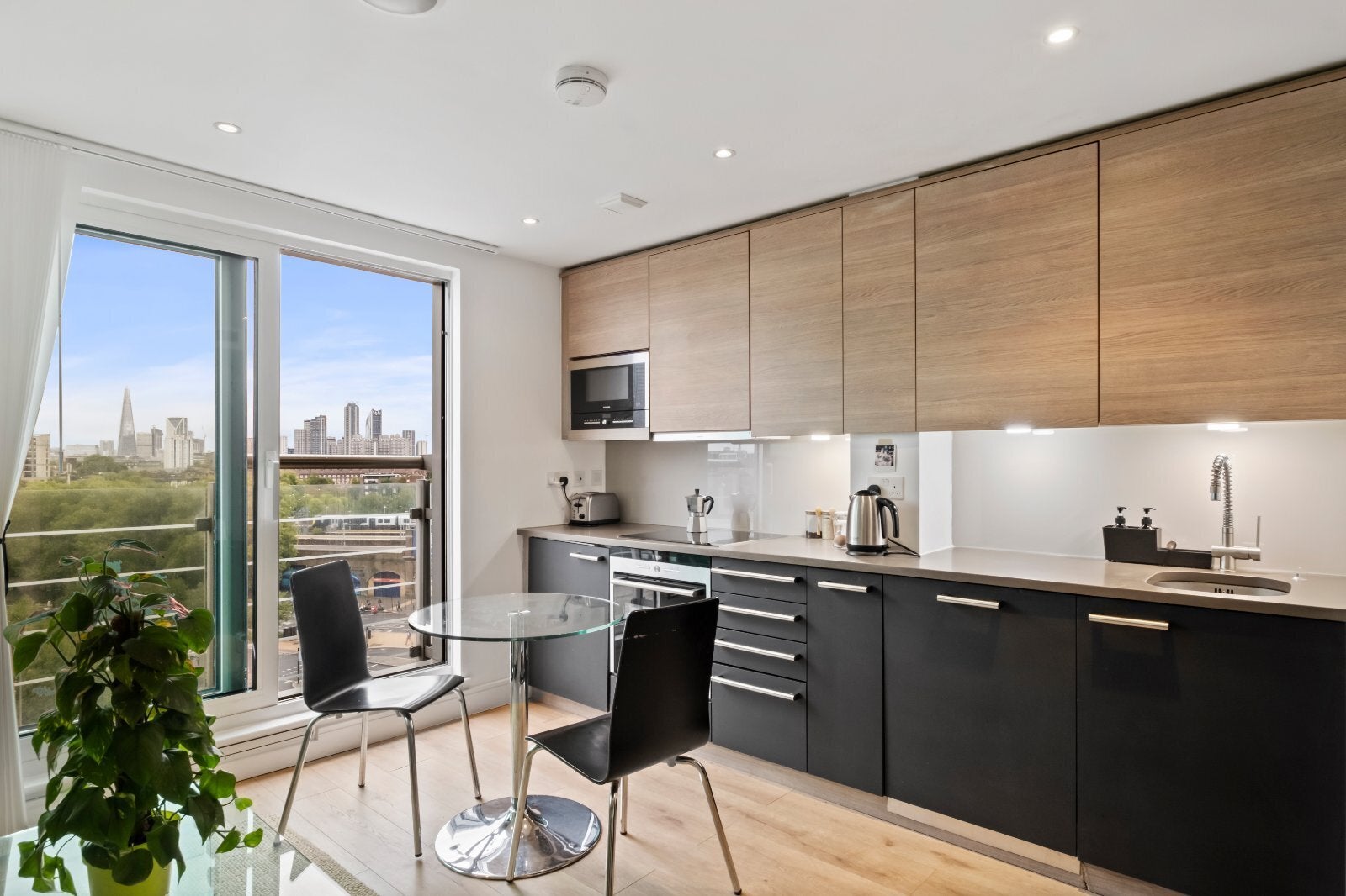 Flat Bridgefoot in Greater London