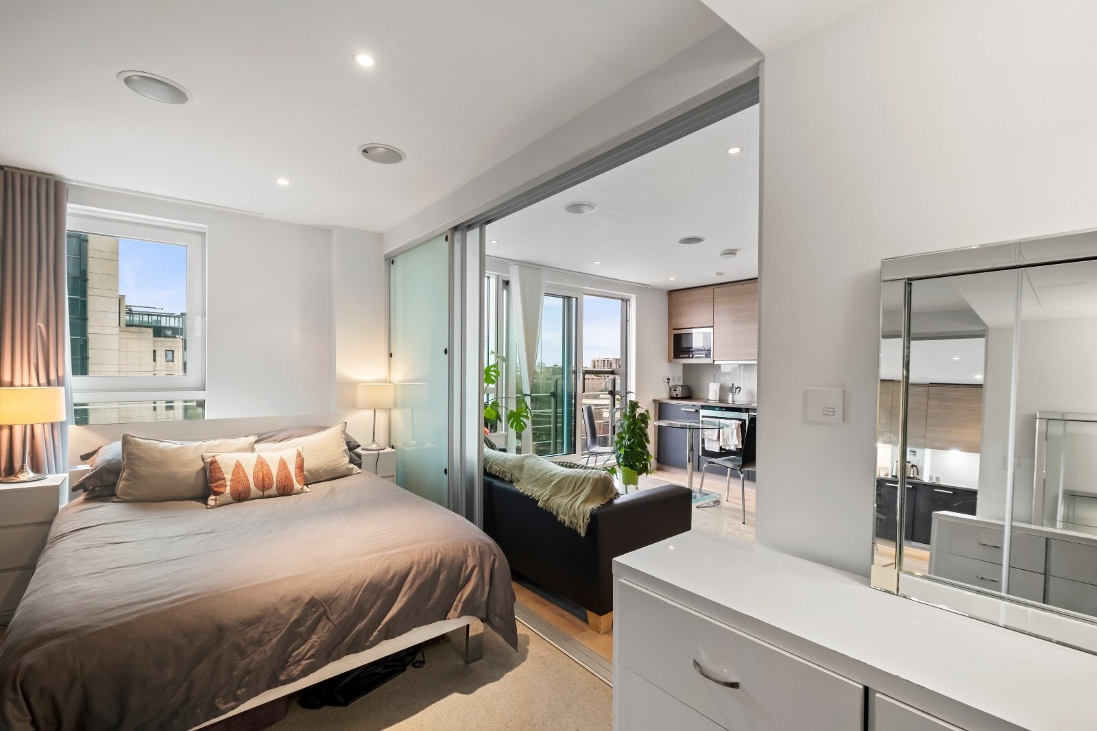 Flat Bridgefoot in Greater London