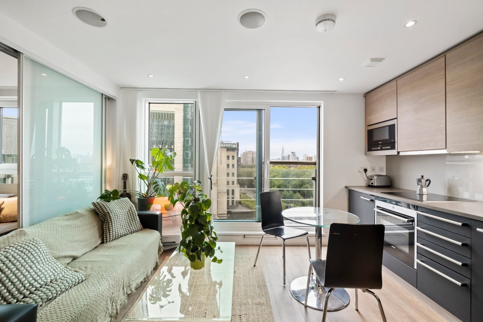 Flat Bridgefoot in Greater London