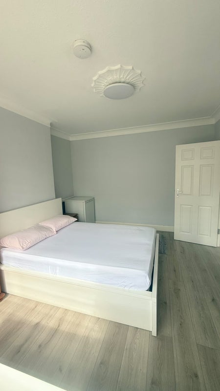 Room Camdale Road in Greater London