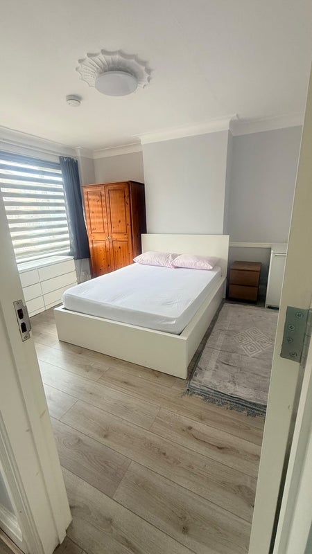 Room Camdale Road in Greater London