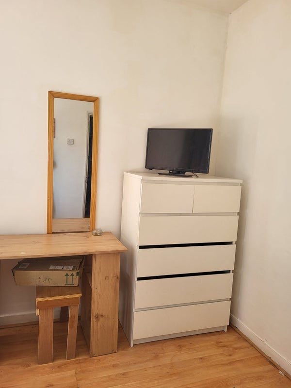 Room Spelman Street in Greater London