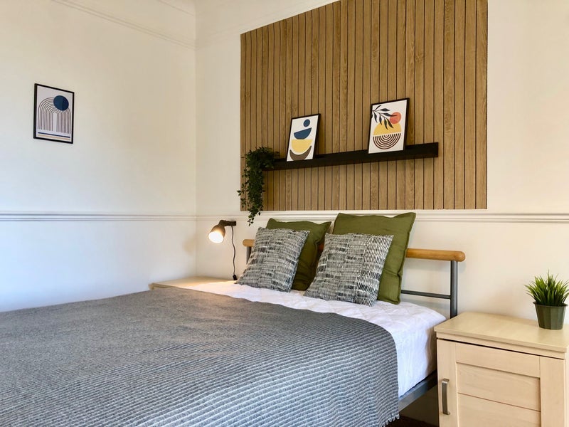 Room Wimborne Road in Poole