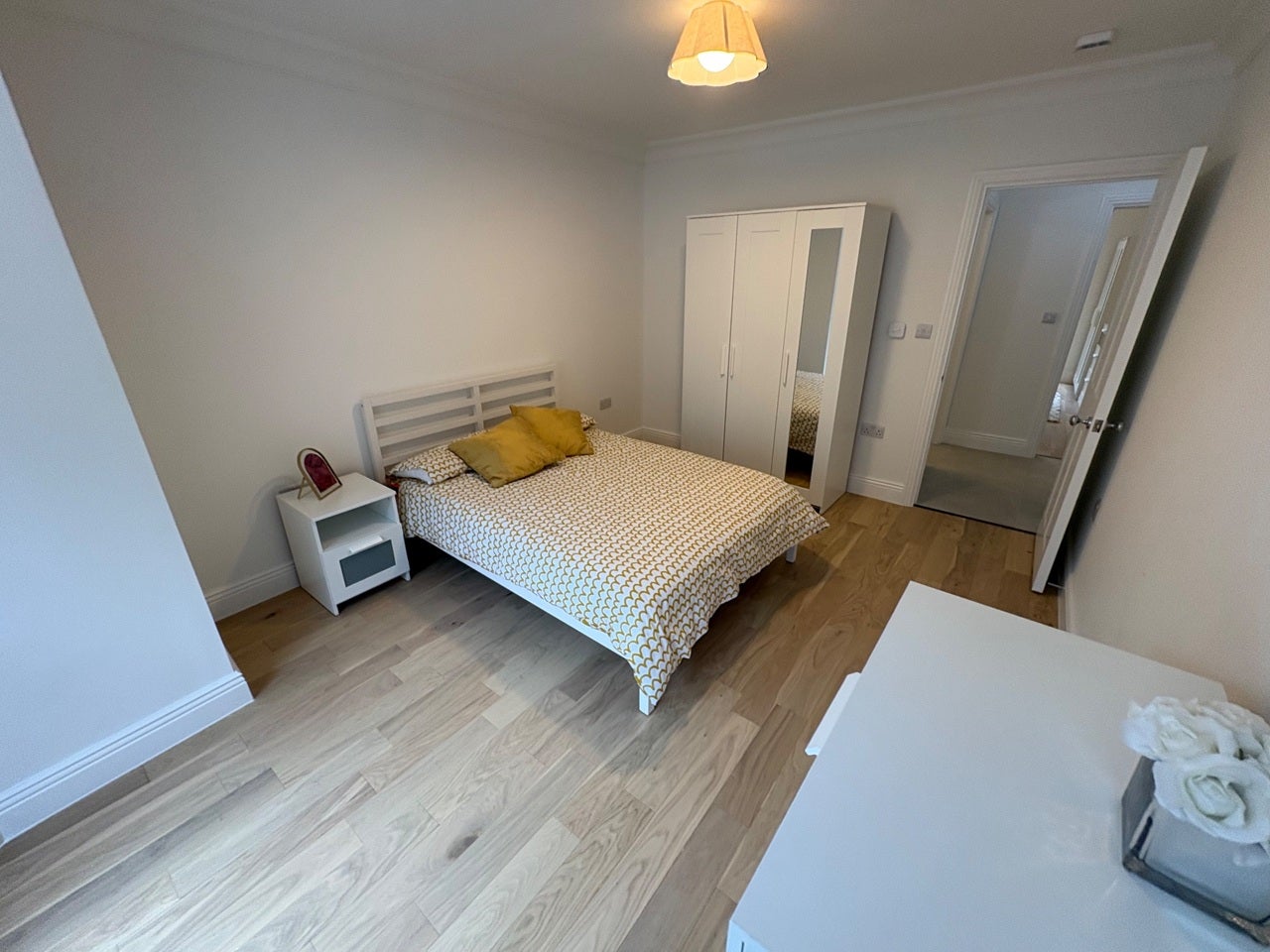 Flat Gauden Road in Greater London