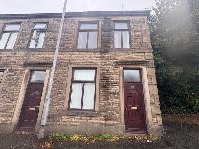 Flat Crostons Road in Bury