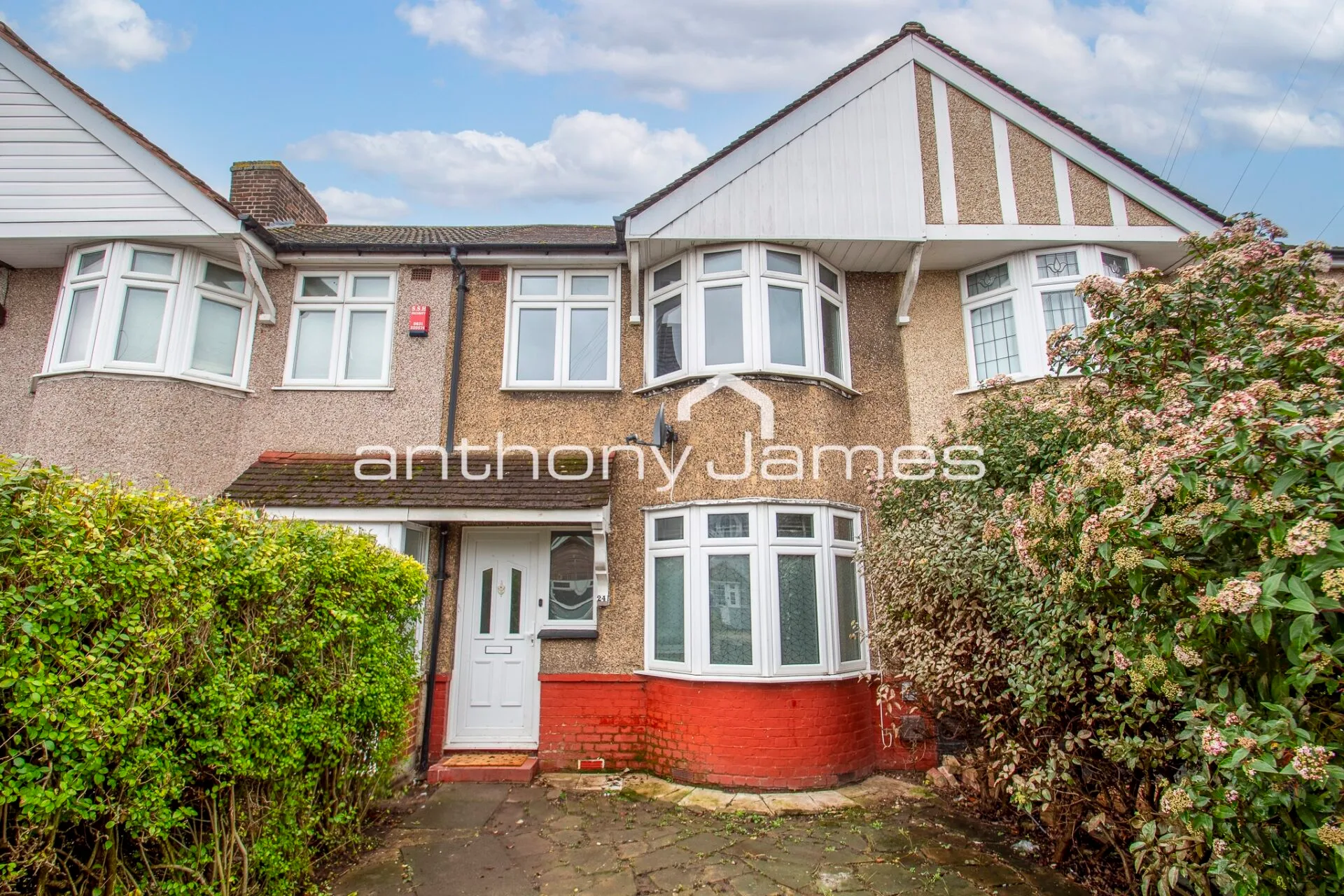 House Cumberland Avenue in Greater London